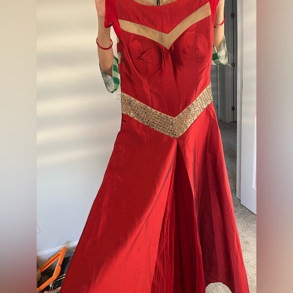 Like new marron red beautifully designed long anarkali gown beaded - Picture 1 of 6